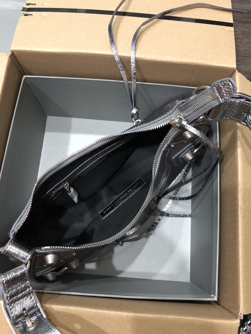 Ba1en*iaga le cagole bags